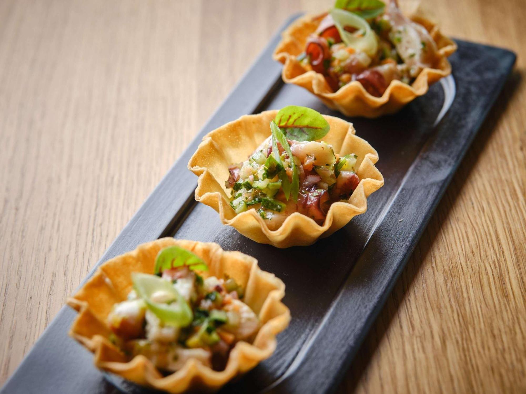 Sofitel Lyon Bellecour Hotel Exterior foto A prawn and avocado salad served in a pastry bowl